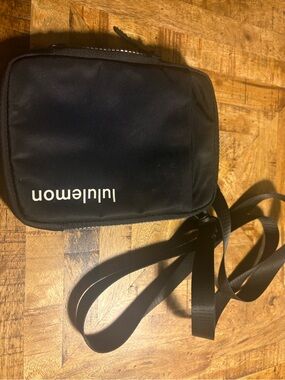 lululemon athletica Black Men's Small Crossbody Belt Bag